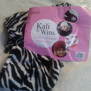 3 pc. Set scarf, gloves and hat.